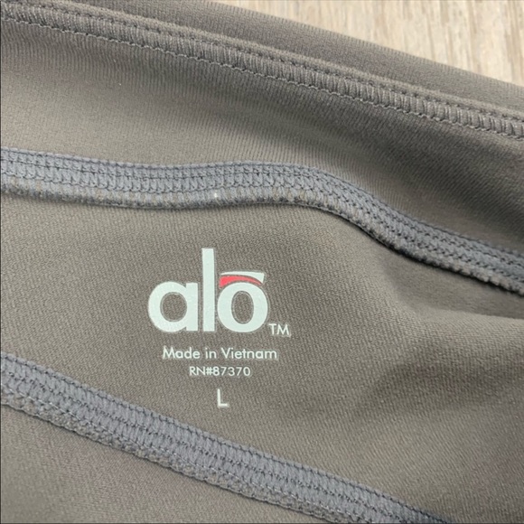 Alo airbrush capris leggings! - Picture 5 of 11